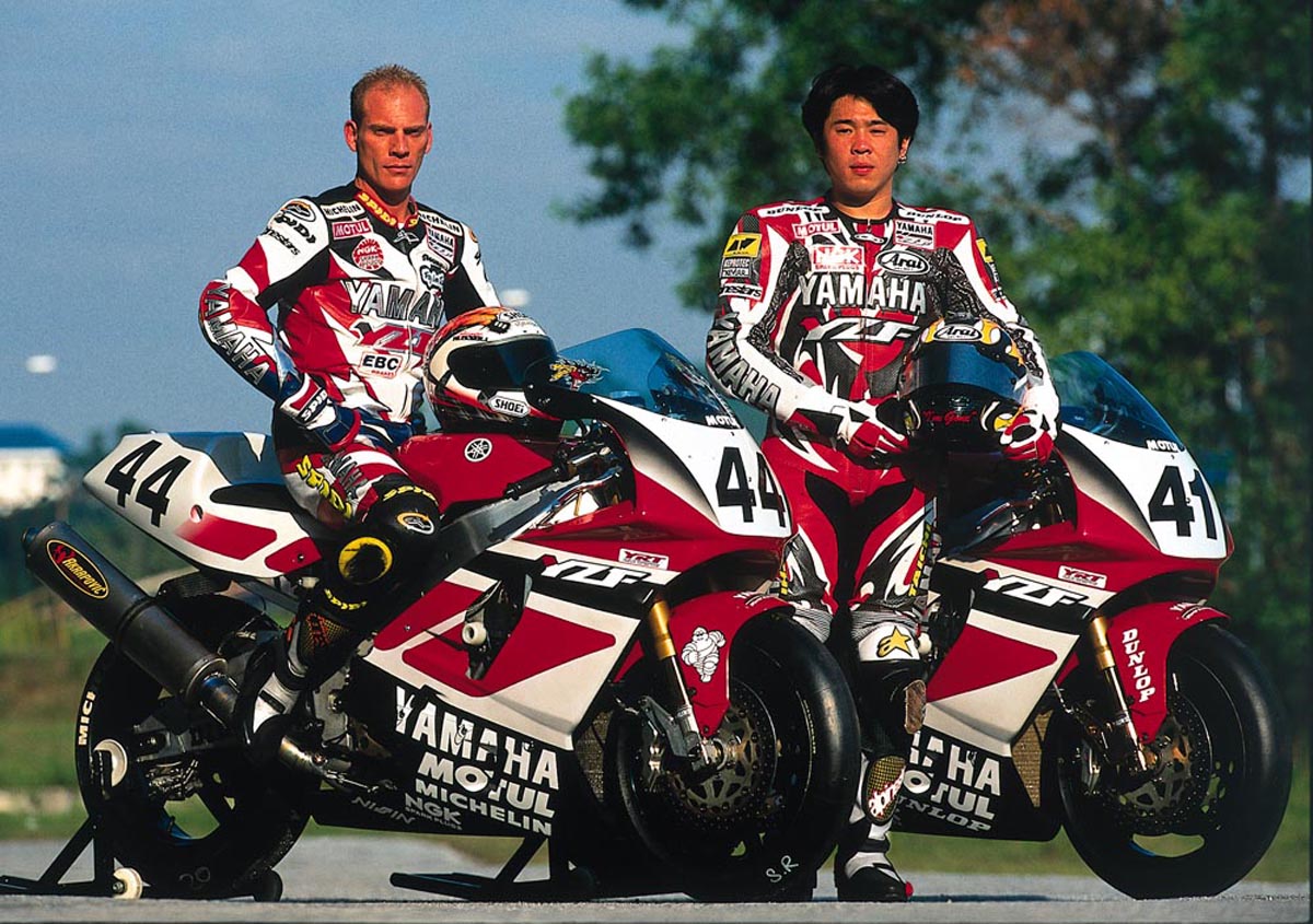 Yamaha 750 YZF - Page 2 Yamaha%2Bsuperbike%2Bteam%2B1998