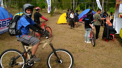 Beberapa peserta mendirikan camp di lokasi ini.