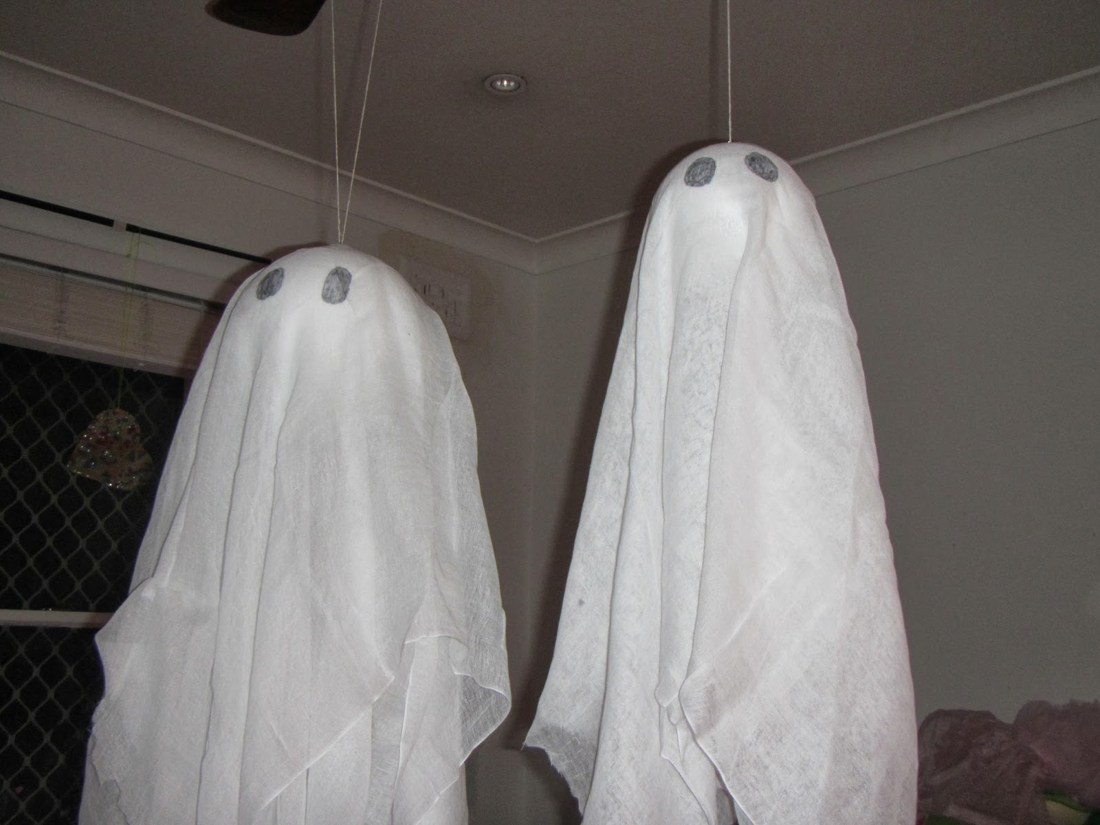 Crafty little people Halloween ghosts