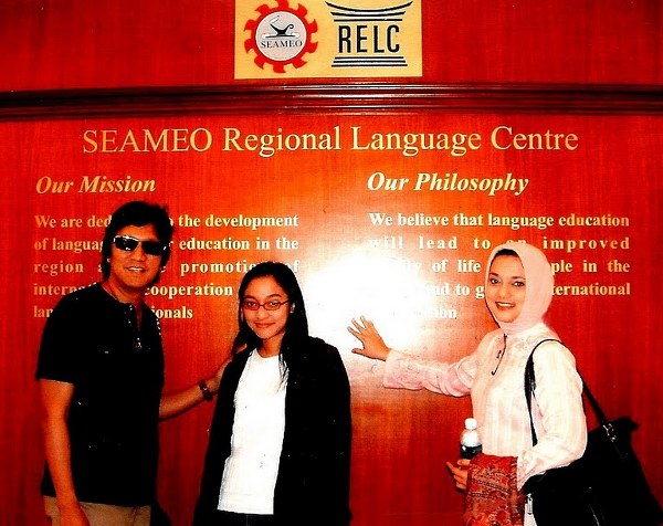 Ikang Fawzi, Isabella Fawzi dan Marissa Haque di RELC, Singapura, 2007