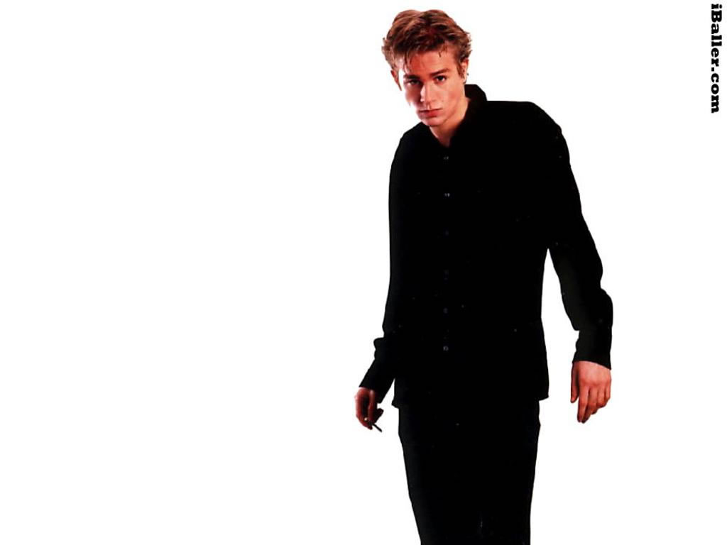 HD Desktop Wallpaper: charlie hunnam background