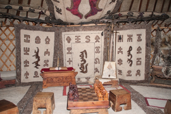 Mongol-style.blogspot.com: 13-р зууны монгол номын өргөө