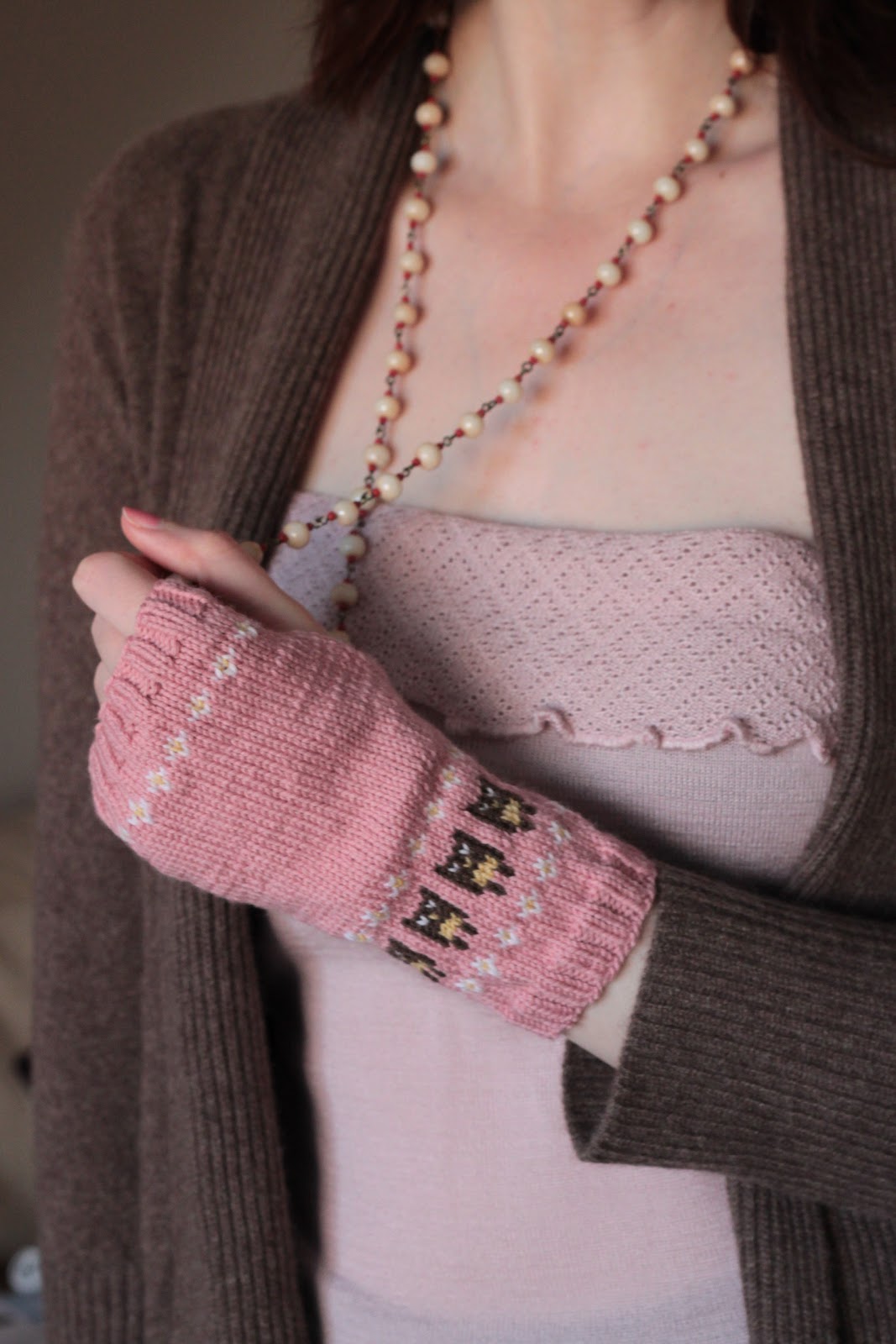 KnittingPony: Owl Wrist Warmers (Free Knitting Pattern)