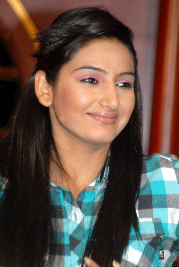Actress Lavina Bhatia