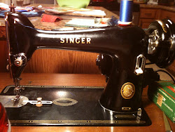 Vintage Singer 66 Sewing Machine