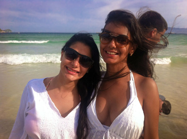 Bárbara e Brenda Urias - Viagem de férias na Praia do Forte - Cabo Frio - RJ Bárbara e Brenda Urias - Viagem de férias na Praia do Forte - Cabo Frio - RJ