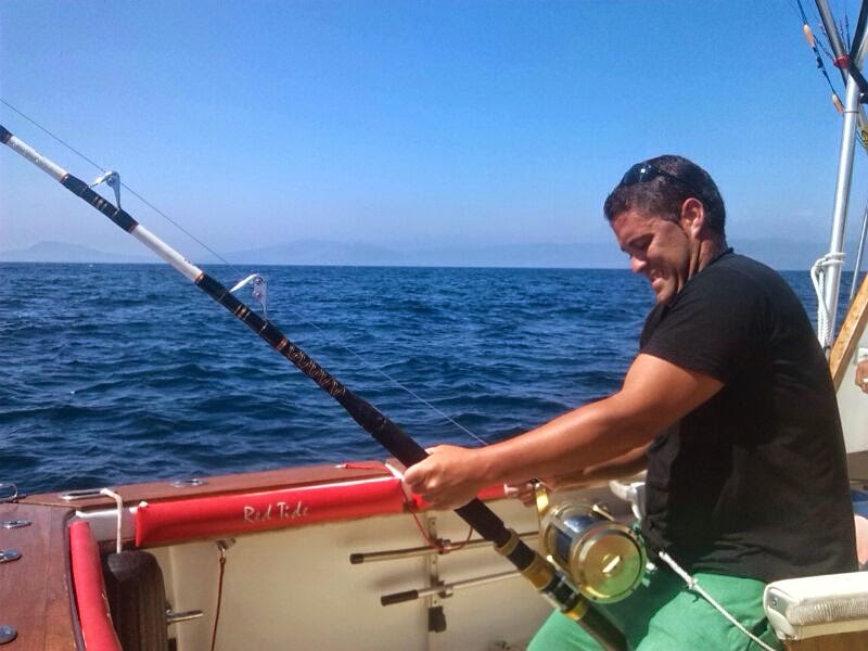 Pesca en Barco en Marbella Atun gigante a currican en Estrecho de