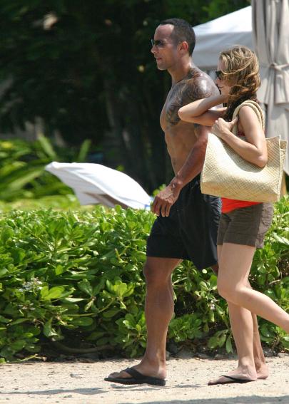 Sports All Stars: Dwayne johnson girlfriend new images 2013