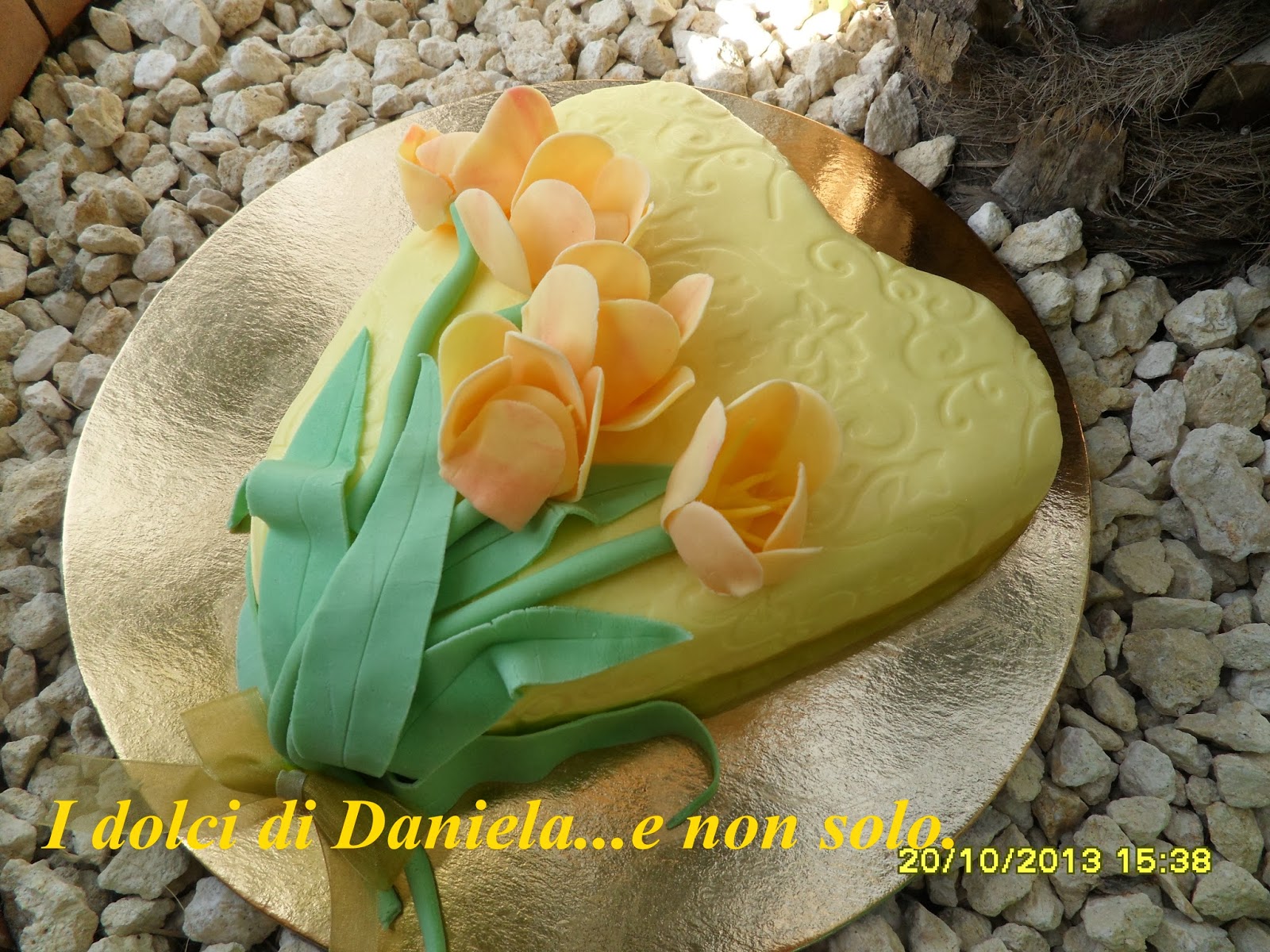I dolci di Daniela.e non solo.: Tutorial Tulipani in pasta di zucchero.