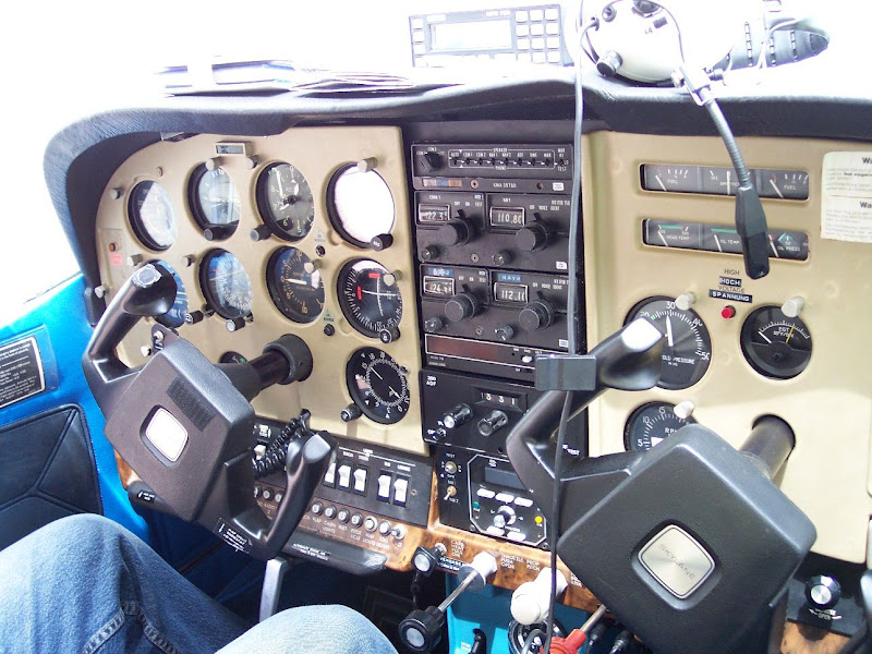 Jet Airlines: Cessna 182 Cockpit