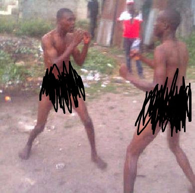 2menfighting+naked+lindaikejiblog1.jpg
