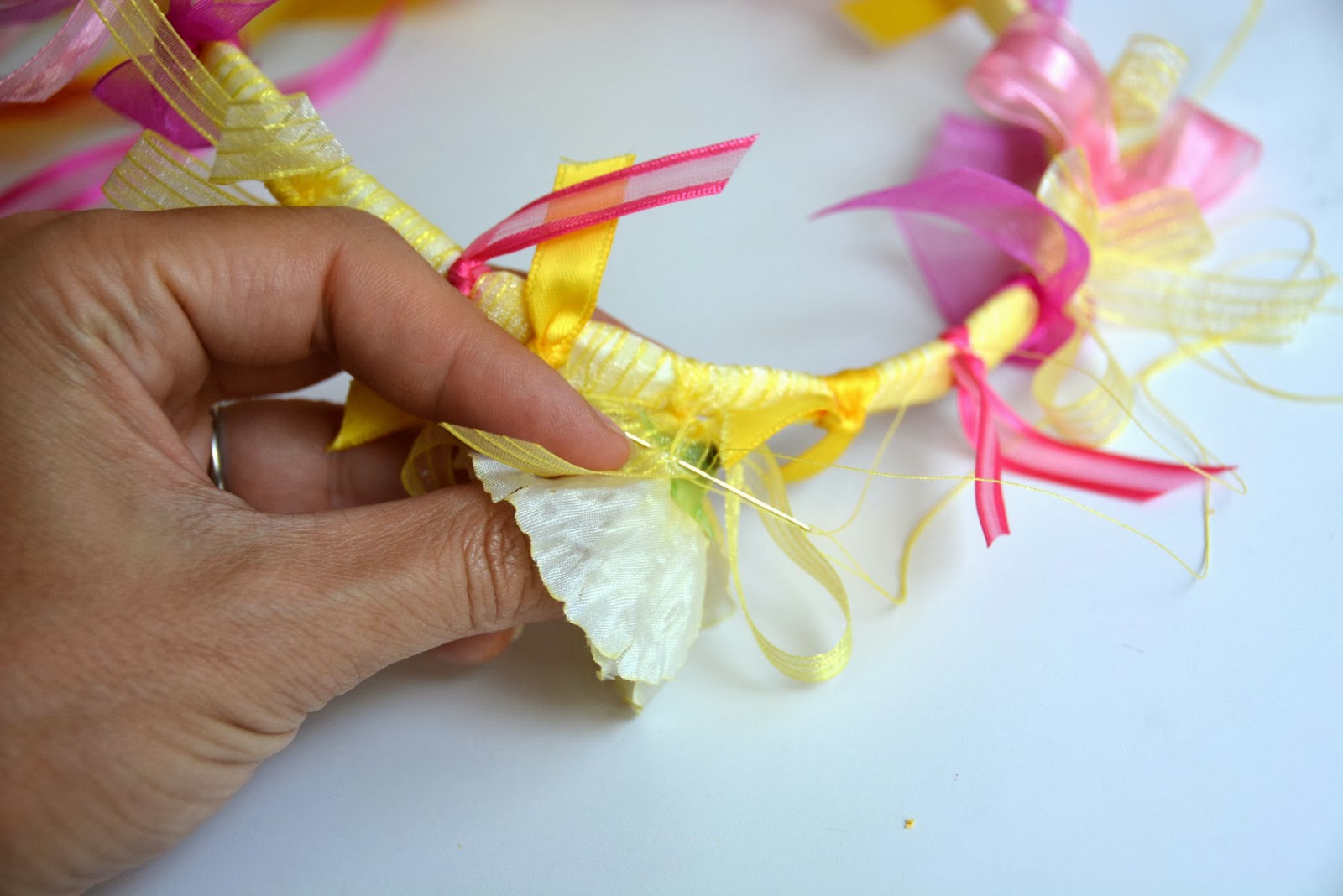 Aesthetic Nest Craft Ribbon and Flower Crowns (Tutorial)
