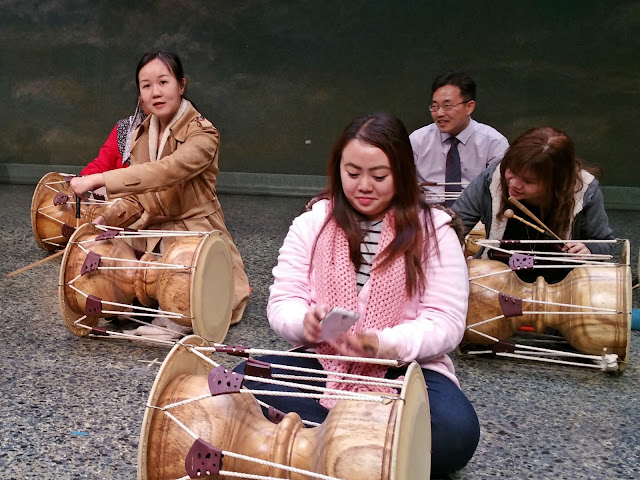 practiced to beat a set of rhythm (called 장단; Jangdan): 'Dong ~ Dong ~ Gung ~ Ttak ~ Gung' practiced to beat a set of rhythm (called 장단; Jangdan): 'Dong ~ Dong ~ Gung ~ Ttak ~ Gung' | www.meheartseoul.blogspot.sg