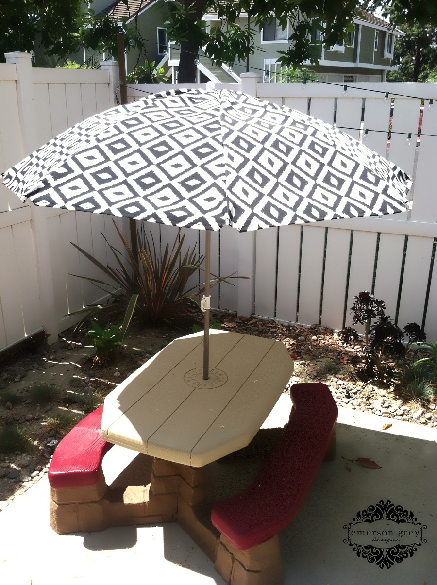 DIY umbrella cover {black and white ikat fabric}