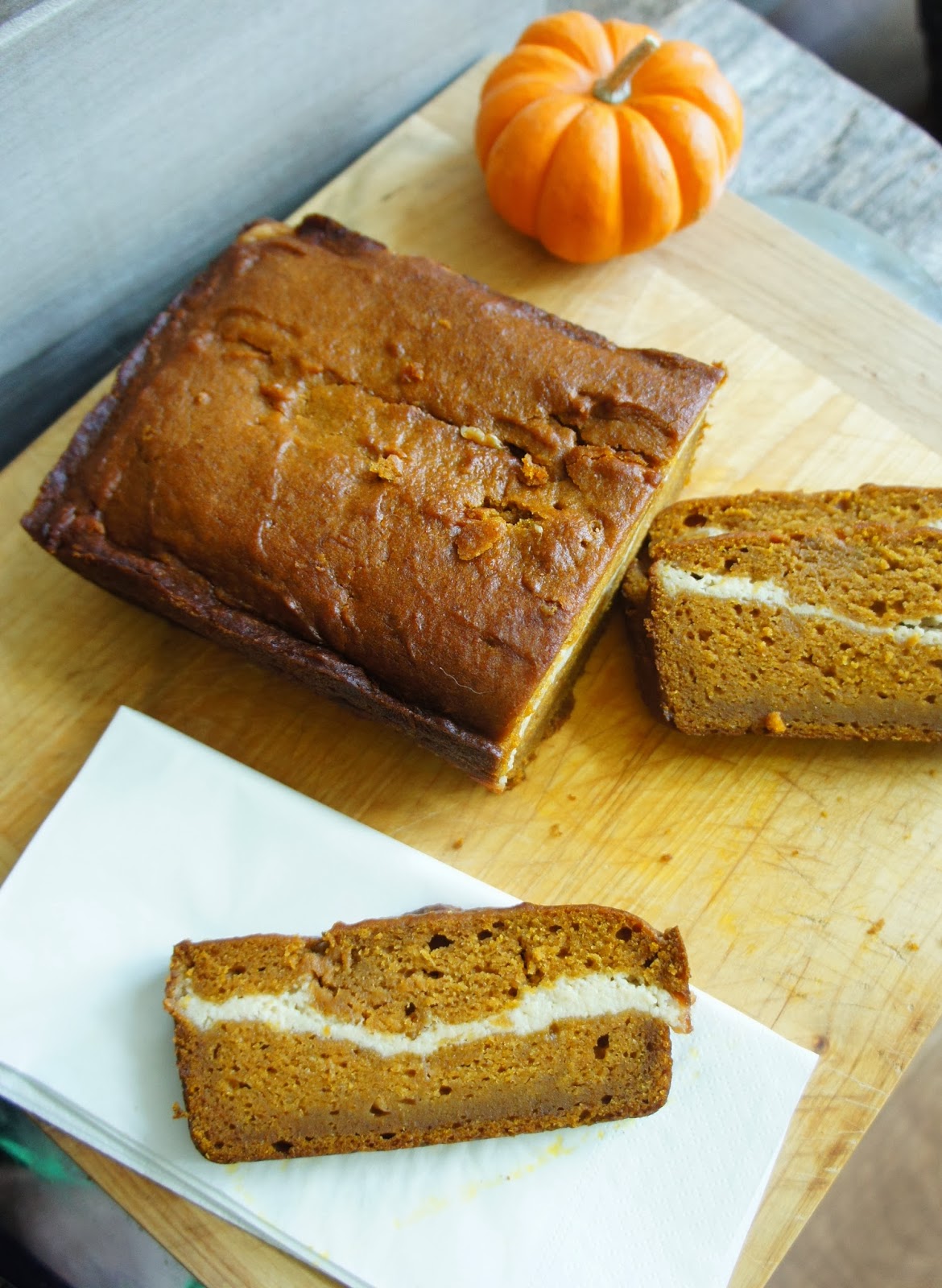 yums and loves Pumpkin Cream Cheese Bread