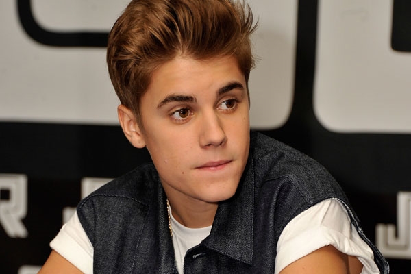 Jurugambar Terbunuh Kerana Kejar Kereta Justin Bieber Jurugambar Terbunuh Kerana Kejar Kereta Justin Bieber
