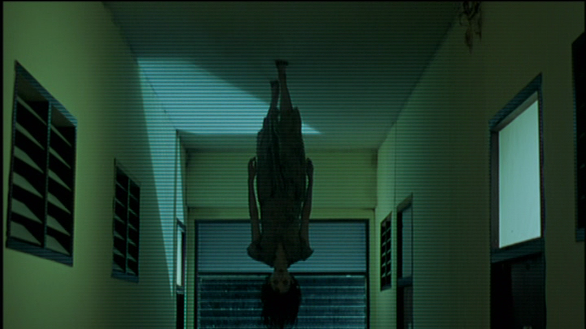 Shutter-2004-ghost-walking-on-ceiling.png