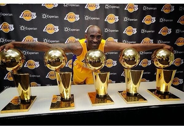 La imagen del Día; Kobe con sus títulos ¿Cosas del Pasado? 
