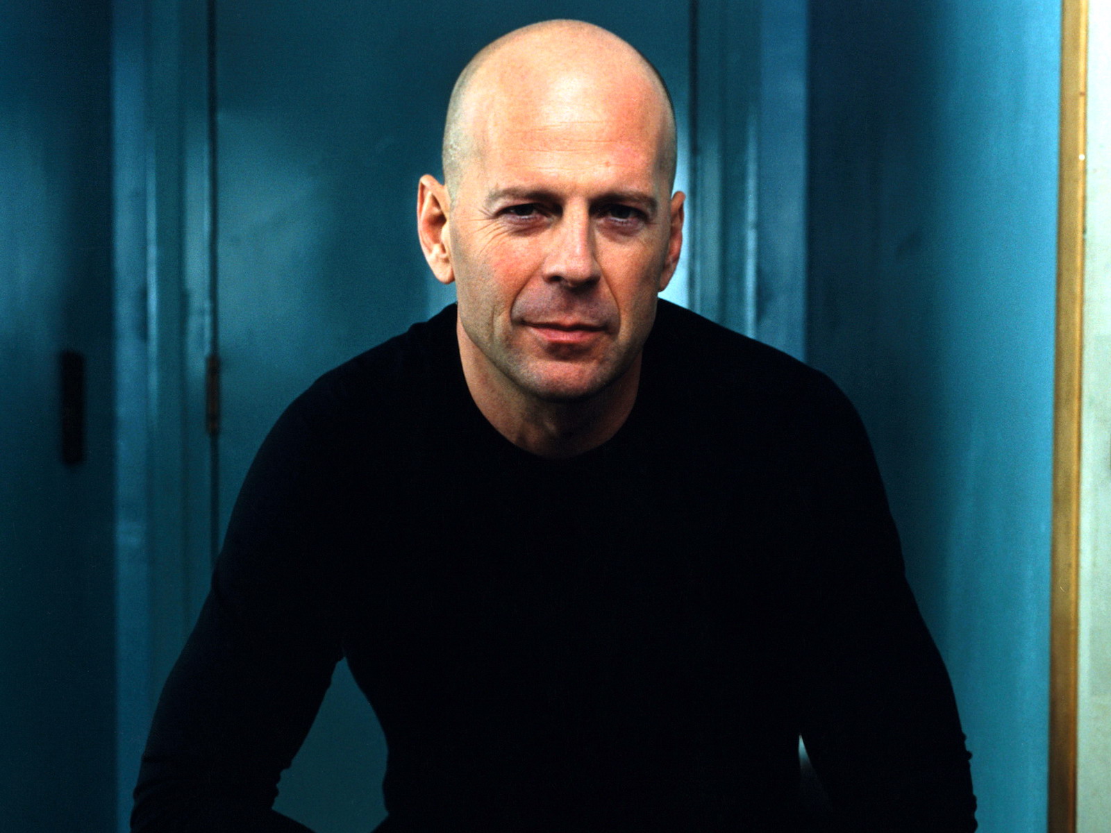 http://4.bp.blogspot.com/-jFfT0SzRbTA/UB1QEKJnOvI/AAAAAAAADIY/sCIXEJBUn6c/s1600/Bruce-Willis-Widescreen-Wallpapers.jpg