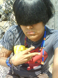 Un emo, feo como él solo