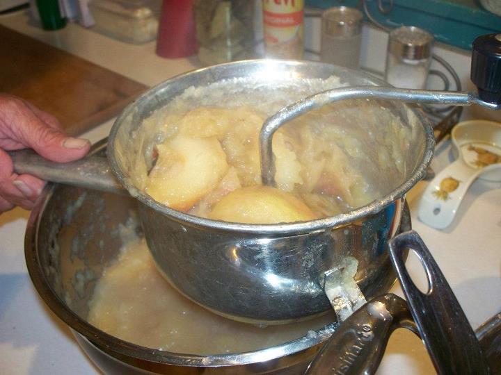 Cooking With Mary and Friends Homemade Applesauce