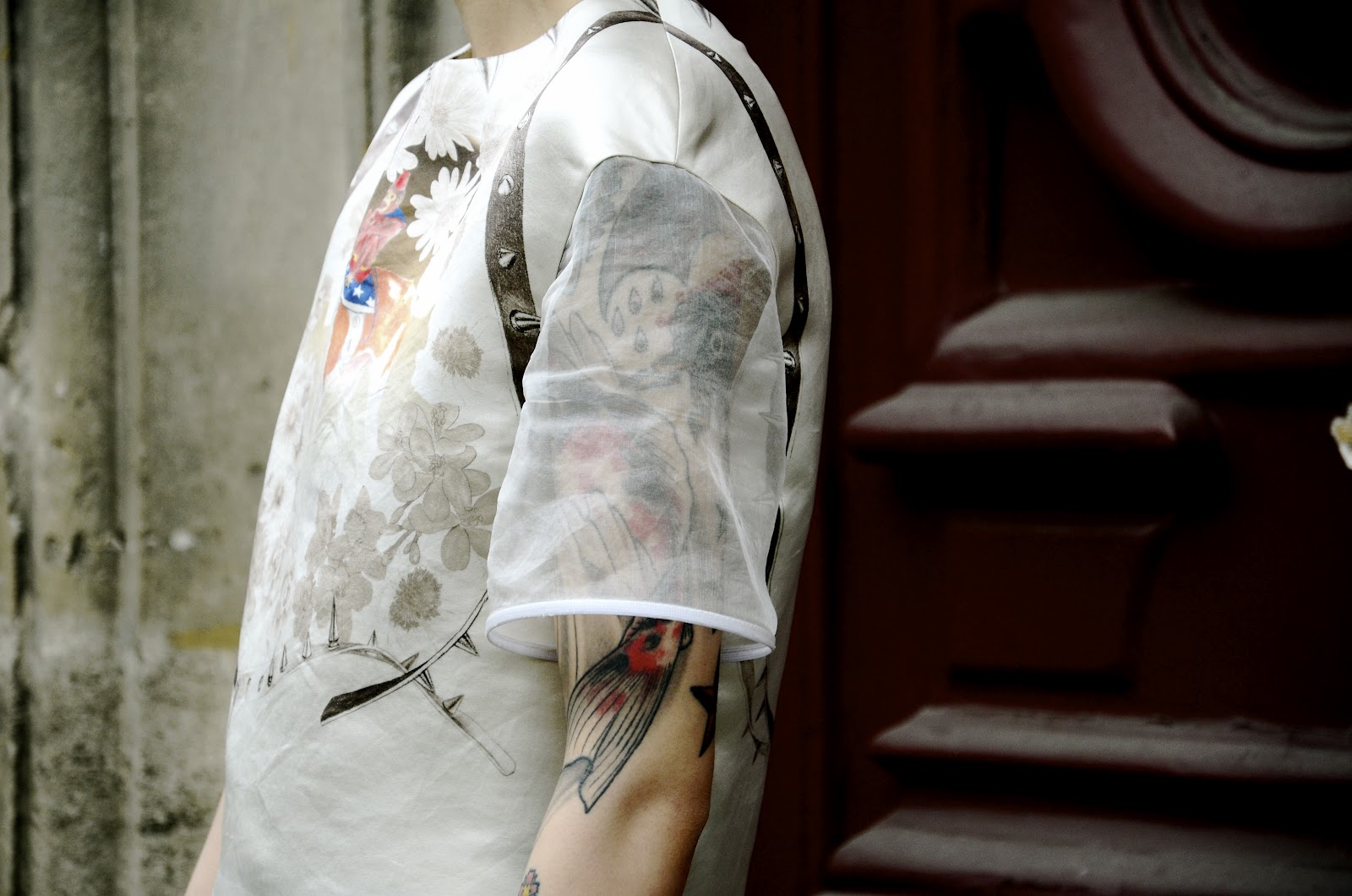 http://4.bp.blogspot.com/-jH8-Q5hJvyI/T_sUolMH6WI/AAAAAAAAPto/tDy0kGH3M_s/s1600/Street%20Style%20Paris%20France%20Snappylifestyle%20Ink.jpg