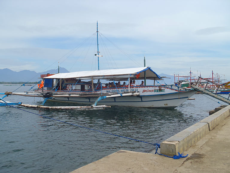 Mangingisda Pier Across from Baywalk
