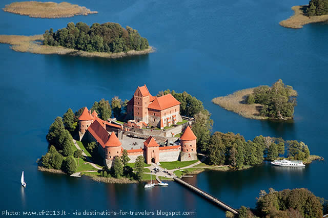 CASTELO DE TRAKAI - LAGO GALV - LITUÂNIA CASTELO DE TRAKAI - LAGO GALV - LITUÂNIA