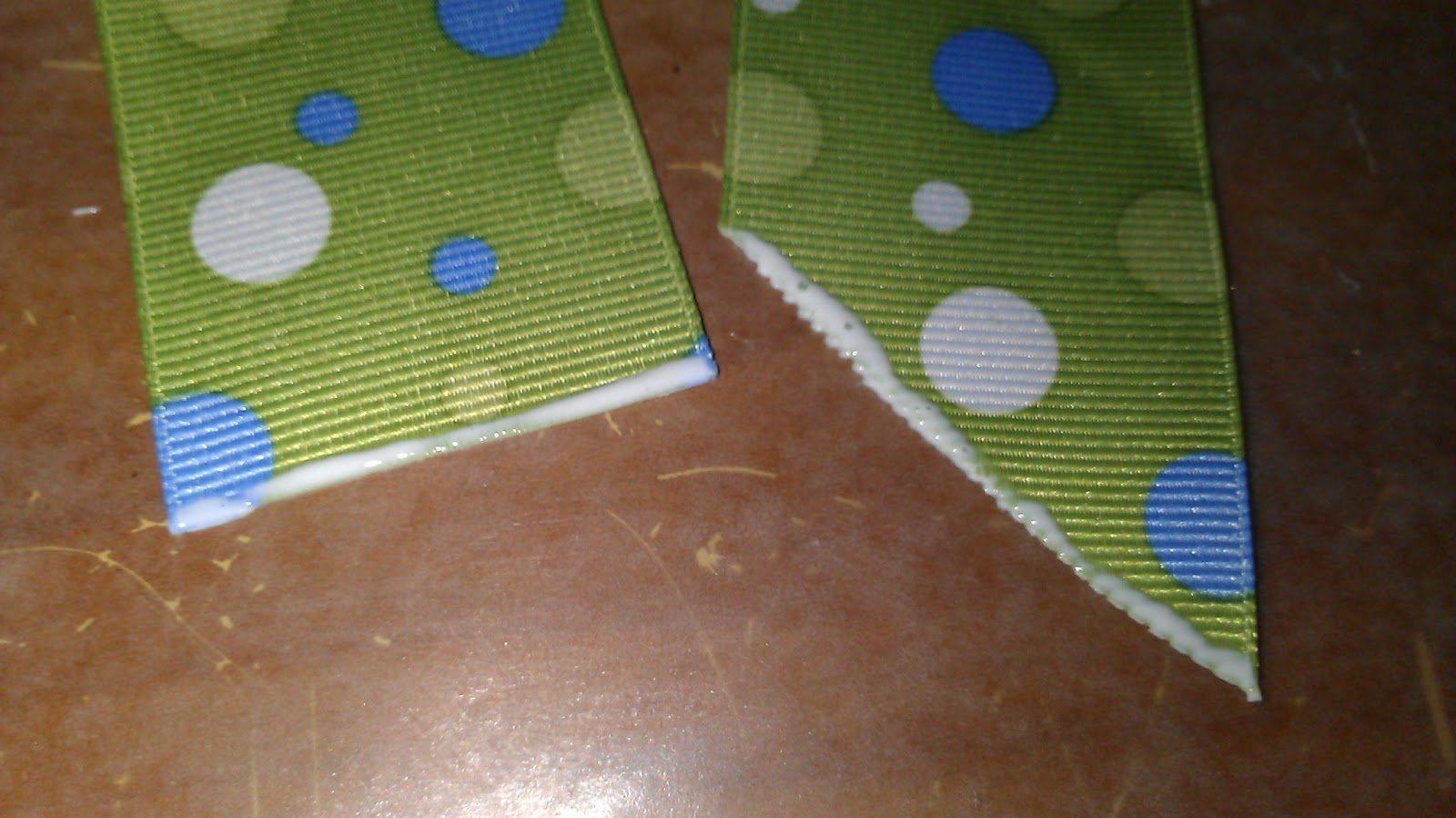 Apples to Applique Bow and Headband Holder