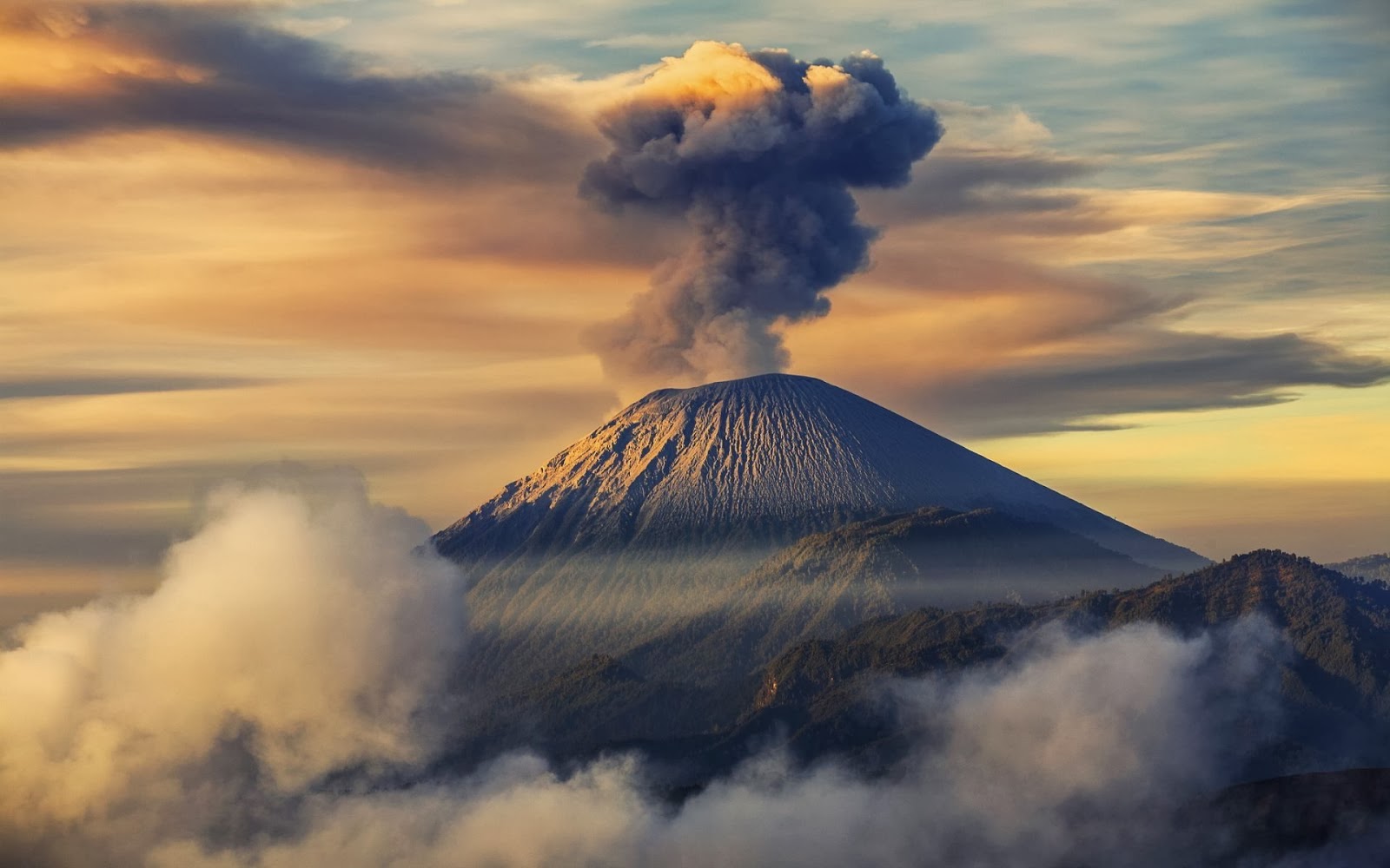AdityaR 7 Gunung Terindah Di Indonesia