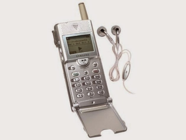 Téléphone portable Samsung SPH-m100 Uproar : le premier Téléphone portable Samsung SPH-m100 Uproar : le premier