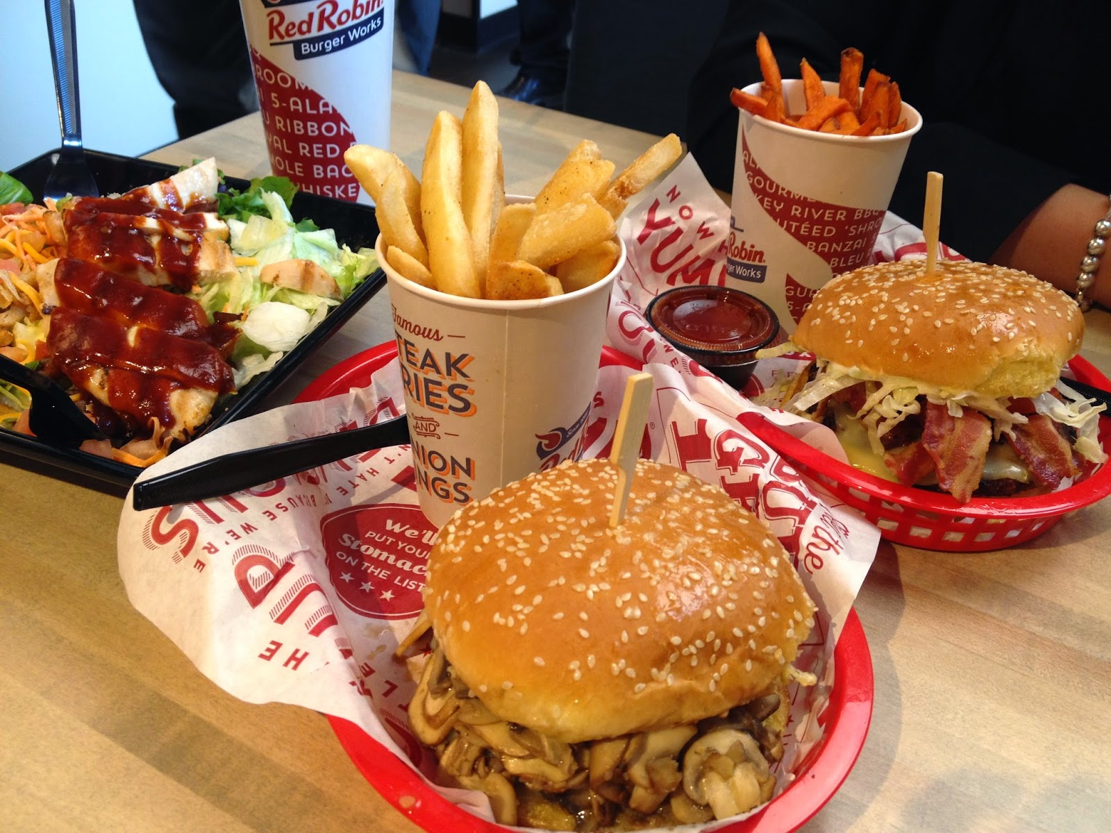 Red Robin Burger Works opens 4th Chicago location