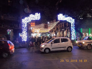 "Sudder Street", the "Backpackers Adda" in Festive decoration.