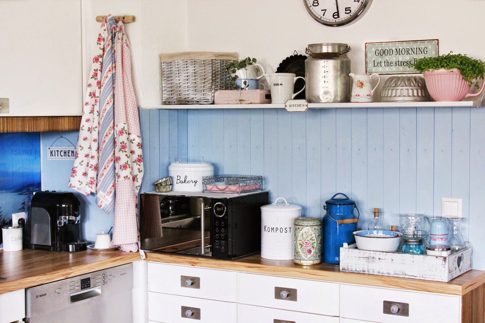 s'Bastelkistle: DIY Küchenwand aus Holzlatten