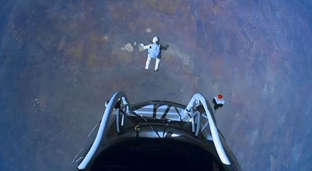Felix Baumgartner en caída libre. Felix Baumgartner en caída libre.