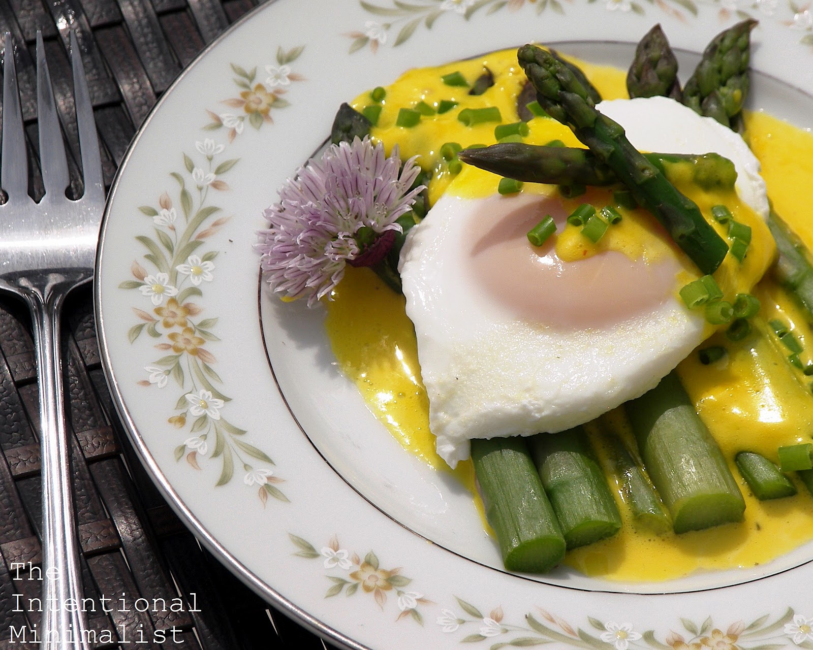 Asparagus and Poached Egg with Verjus Hollandaise Sauce The