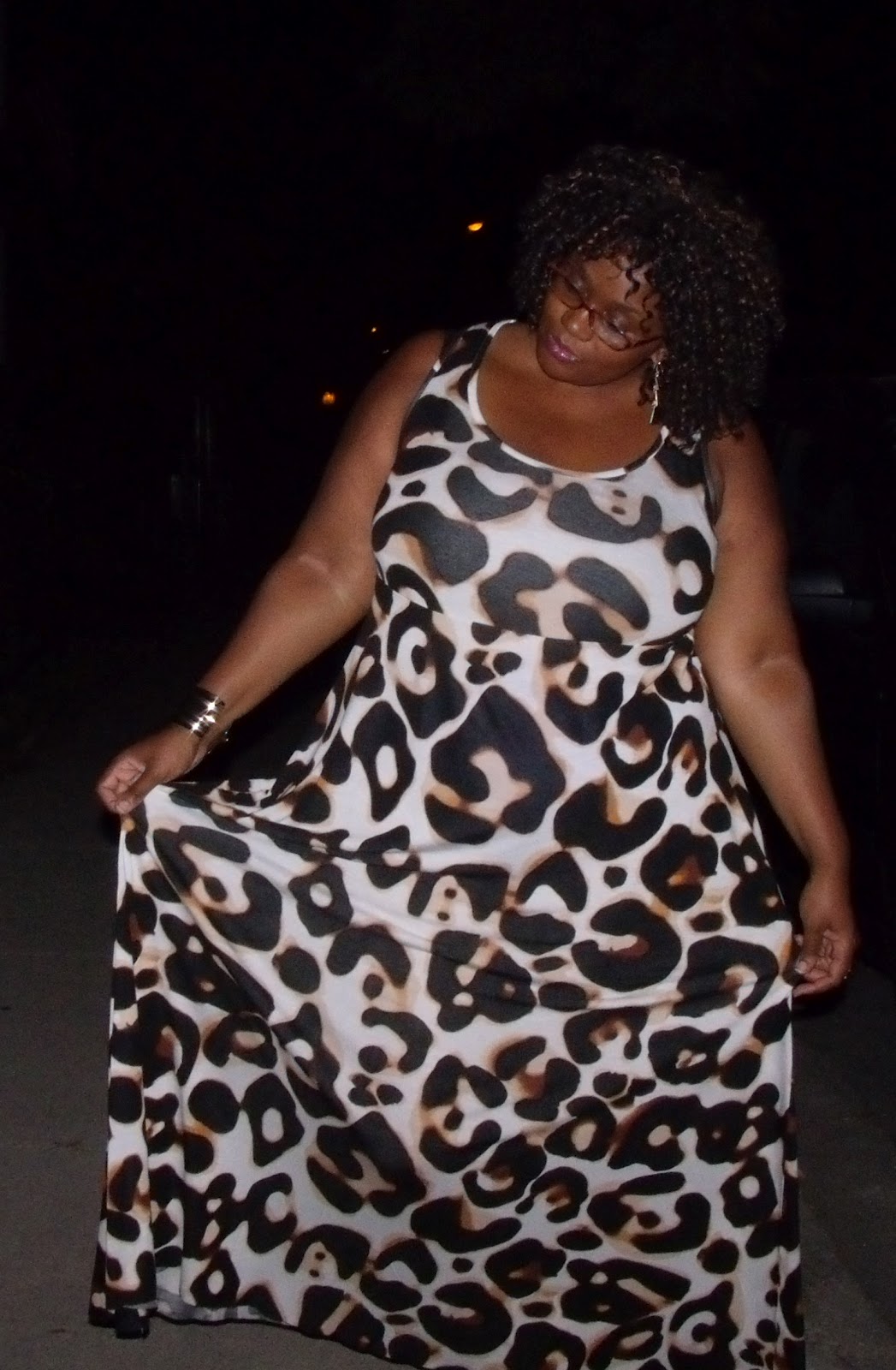 http://4.bp.blogspot.com/-jLHSPl9fep4/UDw-yyB8UKI/AAAAAAAAHh0/7poqE-FlNyo/s1600/ootd+asos+curve+maxi+dress+animal+print.jpg