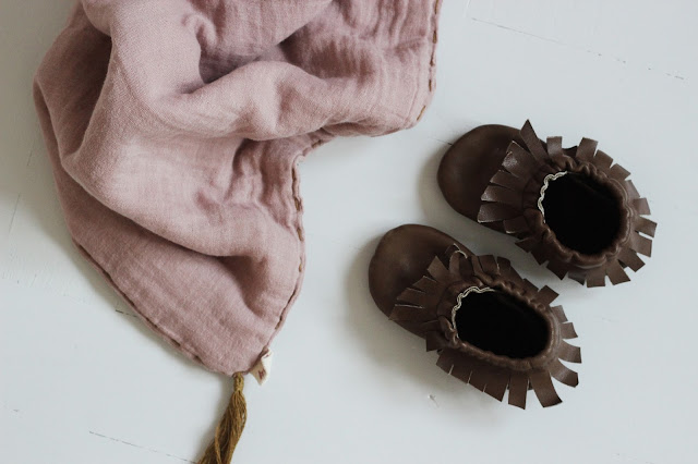 4 Om golvet och mockasinerna.