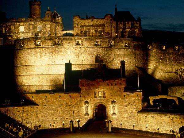11 تا از زیباترین قلعه‌های جهان !