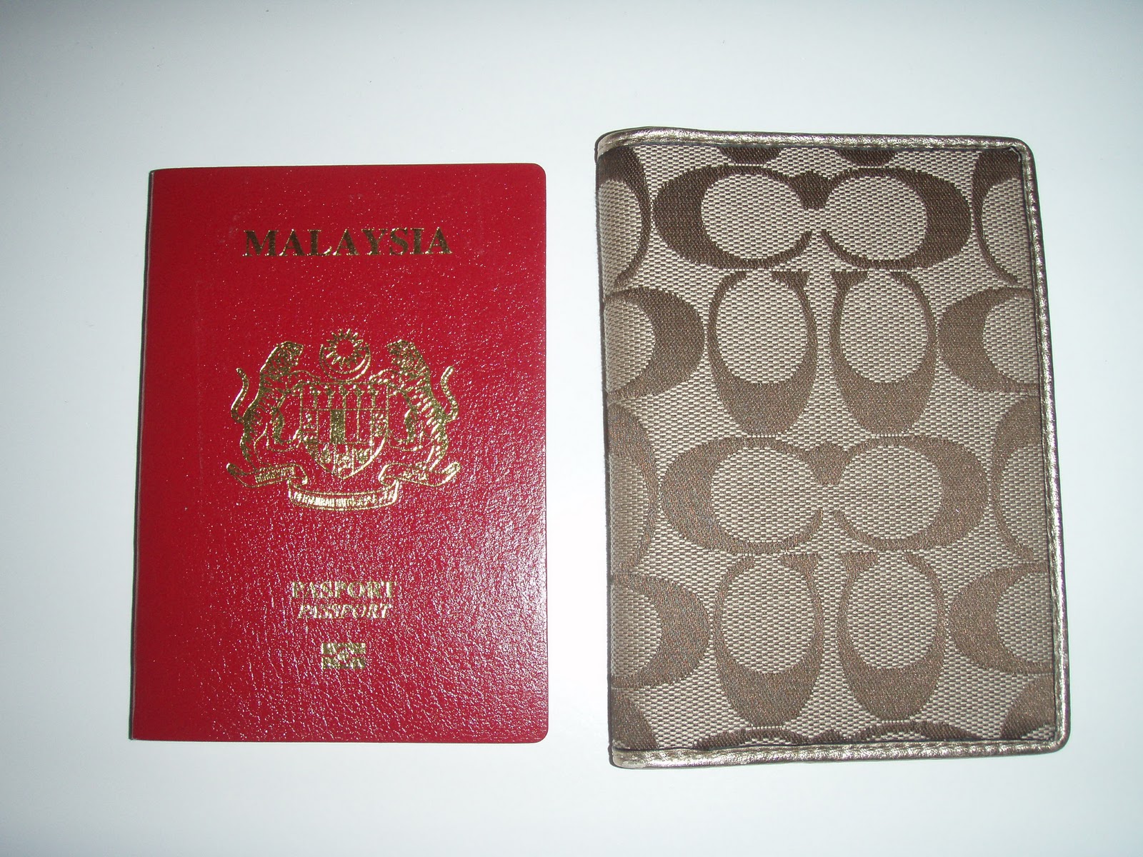 COACH SIGNATURE PASSPORT HOLDER F61129 COACH BAG ON SALE