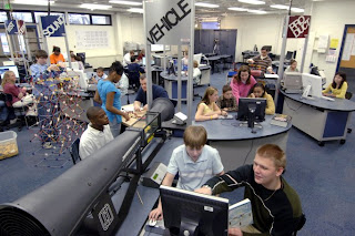 unknown Students learning in a smart lab