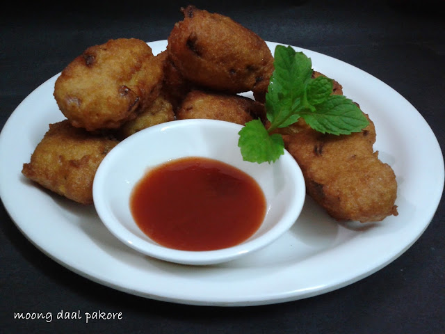 MOONG DAL PAKORE http://www.paakvidhi.com/2015/11/moong-daal-pakore.html