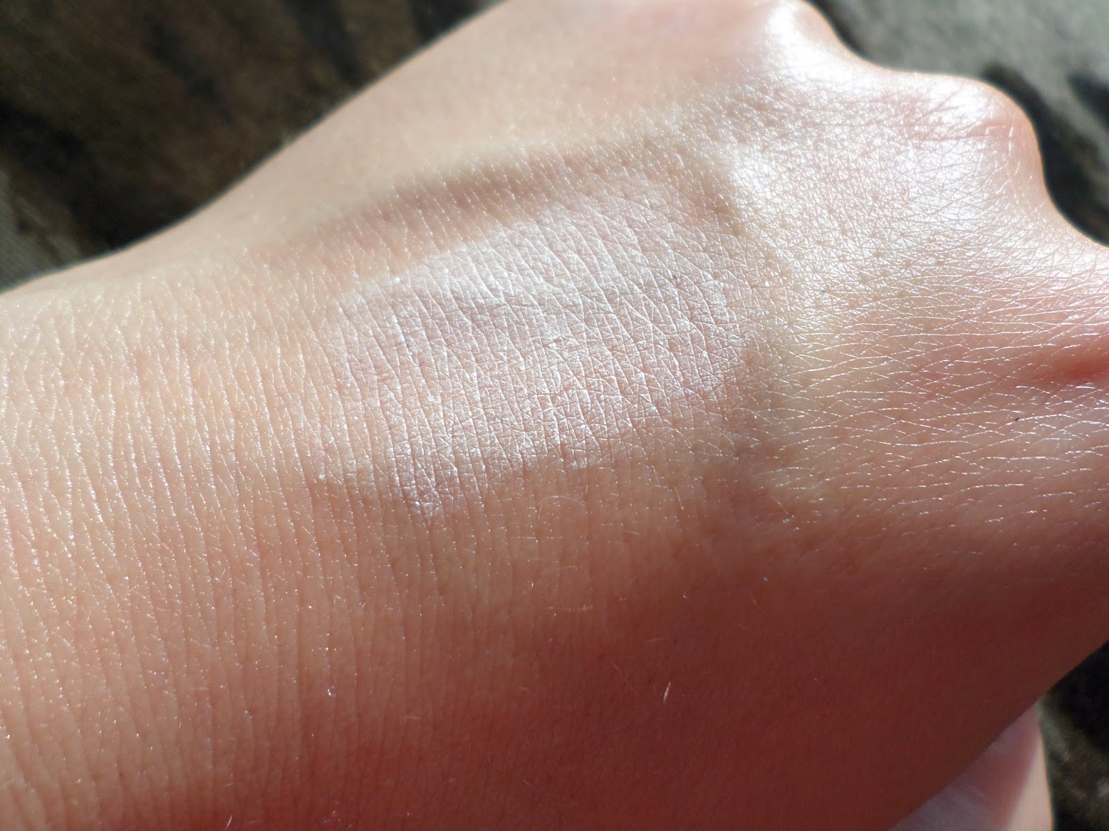 Review I e.l.f Eyelid Primer in Pearl Review I e.l.f Eyelid Primer in Pearl