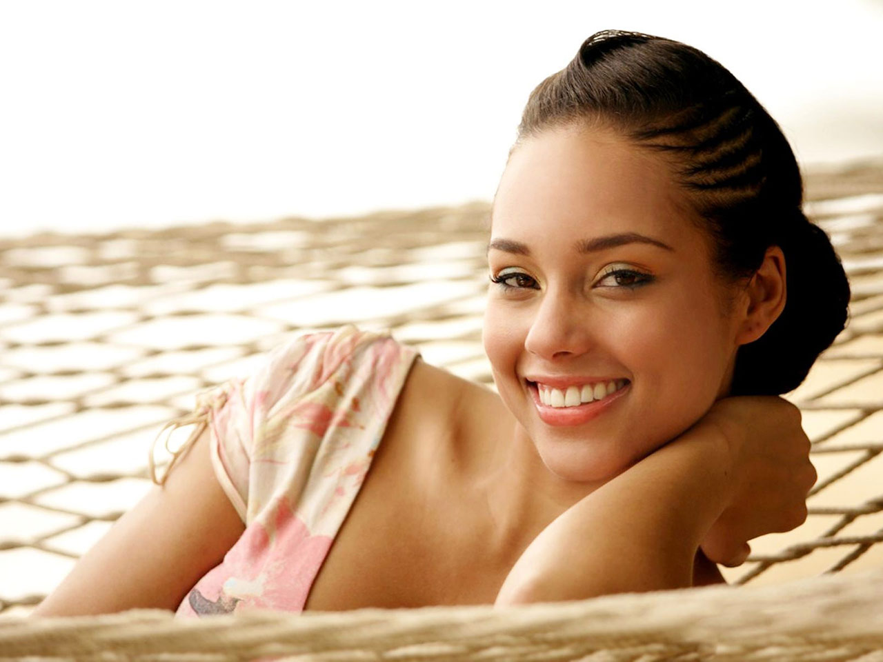 http://4.bp.blogspot.com/-jOwlT-uE-7A/UOU9QK4BGSI/AAAAAAAAY_E/LI5AVs_VM5g/s1600/Alicia_Keys_.jpg