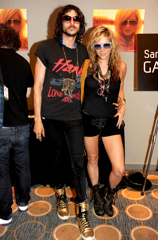 Kesha in Concerts Pictures http://www.picshits.blogspot.com