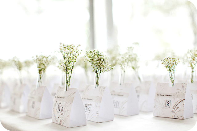 wedding style, escort card, senza parole, senza parole escort card, matrimoni, inspiration escort card, rustic chic escort card, succulent escort card, piantine grasse escort card, rustic escort card, pine cones escort card, pigne escort card, bottles escort card, boccette escort card, stump of wood escort card, ceppi di legno escort card, lily of the valley escort card, mughetto escort card, cork escort card, tappi di sughero escort card, flowers escort card,