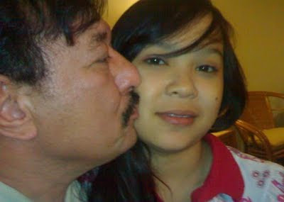 Demi Uang Cewe Cantik Jadi Kekasih Om-Om Demi Uang Cewe Cantik Jadi Kekasih Om-Om