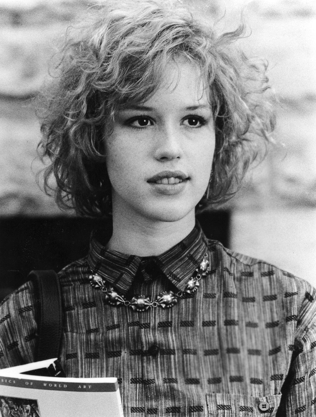 http://4.bp.blogspot.com/-jQVoIkULD30/TqmmGvQYSzI/AAAAAAAAERQ/RIE6AyMbBVU/s1600/molly-ringwald-12.jpg