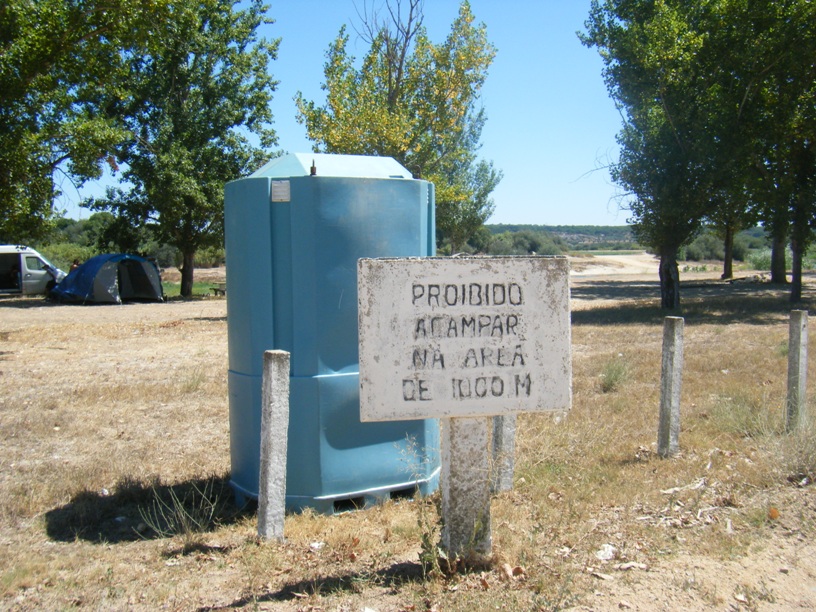 Placa proibido Acampar Parque de Merendas do Couço