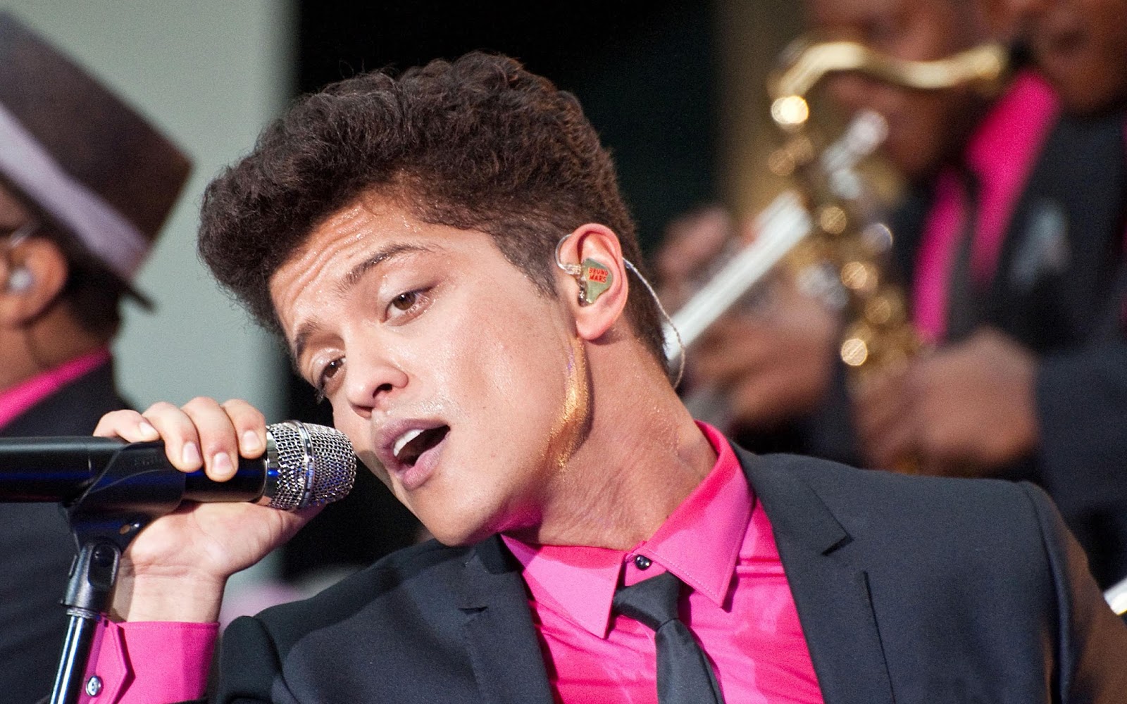 Bruno Mars HD Wallpapers